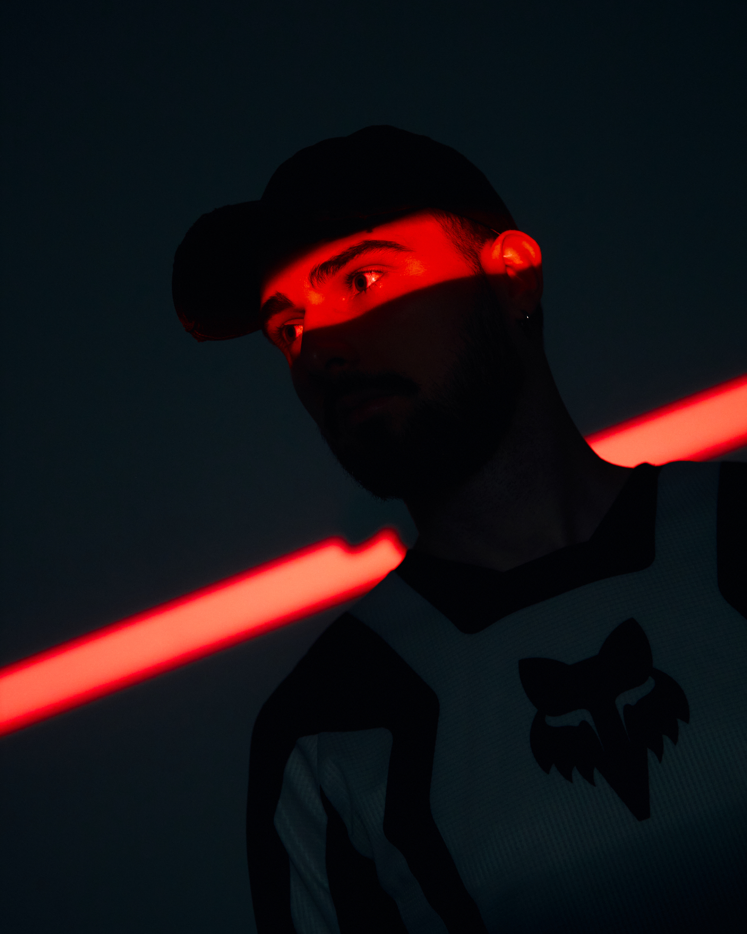 RH4DEZ portrait under red neon bars